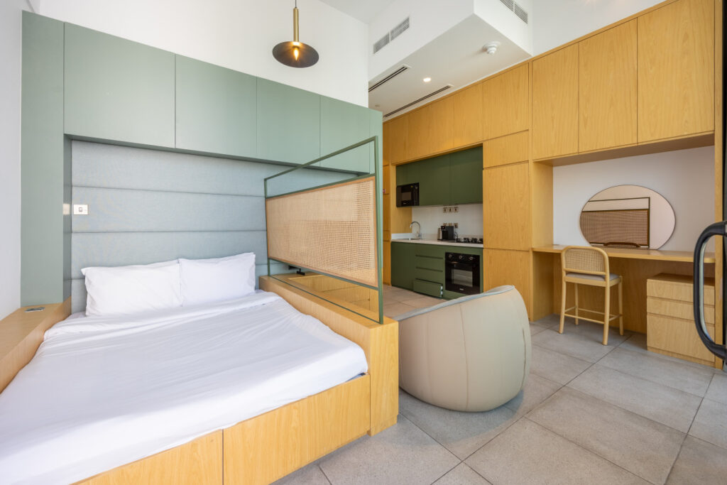 Mood 22 – Deluxe Studio: Modern & Stylish Getaway