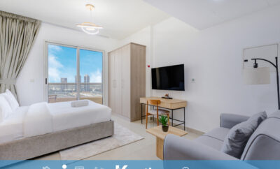 Lakeside – Peaceful Studio with City Skyline View